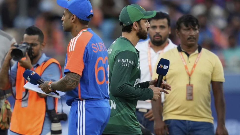 ভারতের বিপক্ষে টস জিতে ব্যাটিংয়ে পাকিস্তান