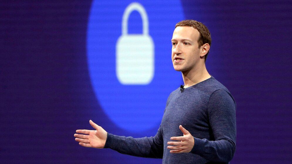 ফেসবুকের বিরুদ্ধে মামলা করলেন জাকারবার্গ!