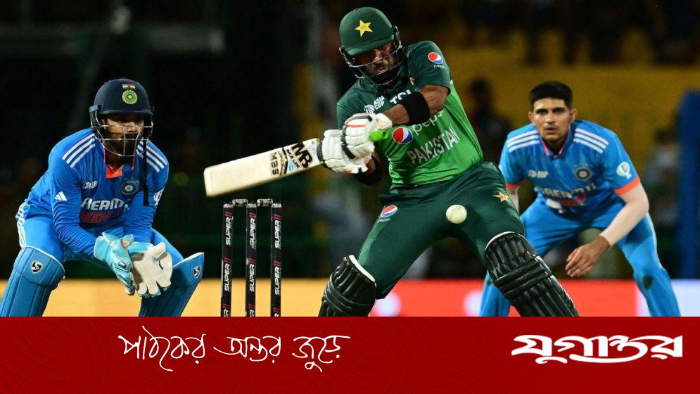‘পাকিস্তান কাদায়, ভারত আকাশে’