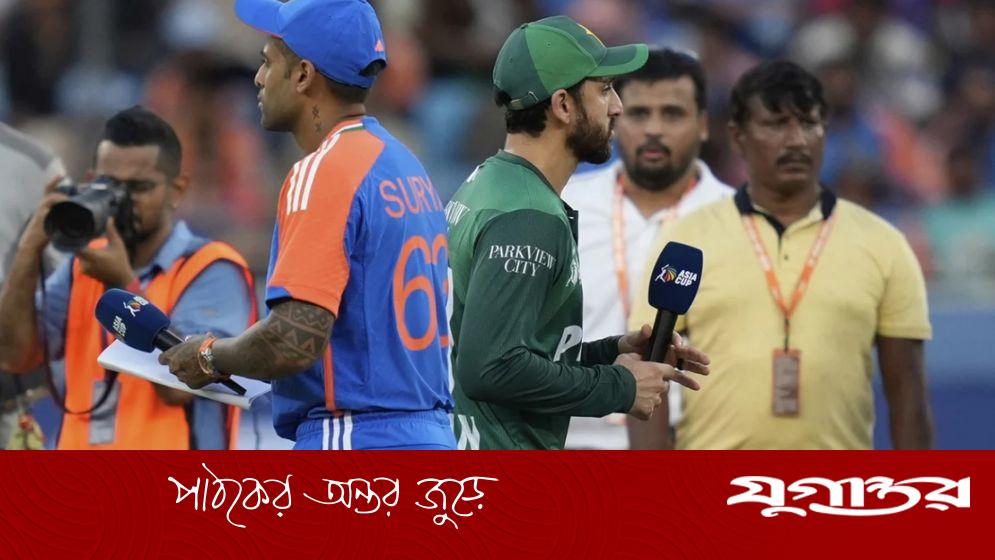 ভারতের বিপক্ষে টস জিতে ব্যাটিংয়ে পাকিস্তান
