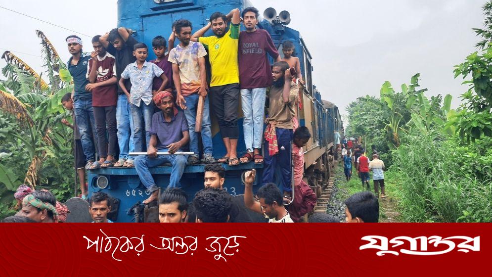 ভাঙ্গায় সীমানা পুনর্বিন্যাস নিয়ে দুই মহাসড়কে অবরোধ, রেল চলাচল বন্ধ