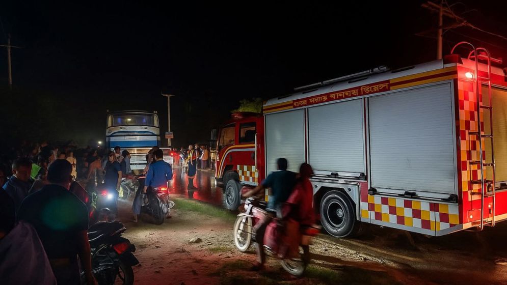 গাইবান্ধায় বাসচাপায় শ্রমিক নিহত, আহত ৩