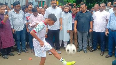 ভাইরাল সেই ক্ষুদে ফুটবলার জিসানের দায়িত্ব নিলেন তারেক রহমান