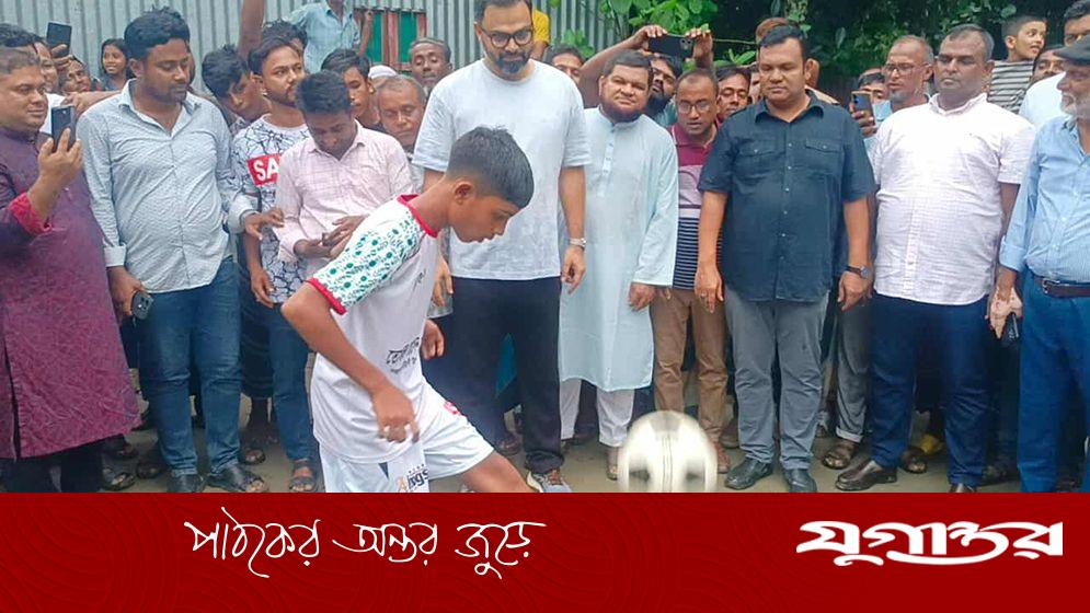 ভাইরাল সেই ক্ষুদে ফুটবলার জিসানের দায়িত্ব নিলেন তারেক রহমান