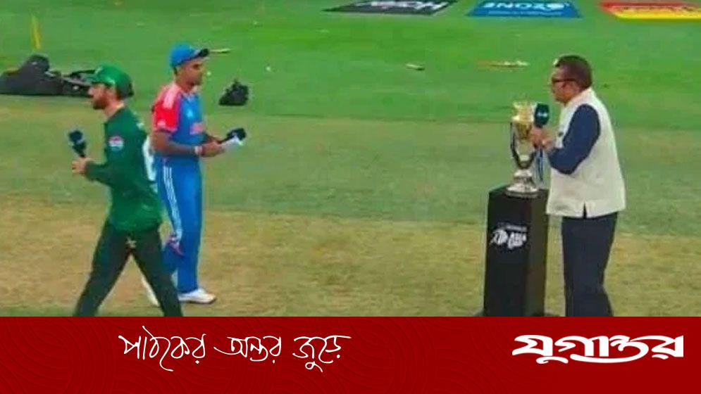 ভারতের ক্রিকেটাররা হাত না মেলানোর প্রতিবাদে যা করলেন পাকিস্তান অধিনায়ক