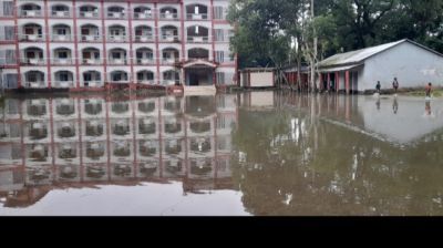 গফরগাঁওয়ে দুই বিদ্যালয় মাঠে হাঁটুপানি, ব্যাহত হচ্ছে পাঠদান