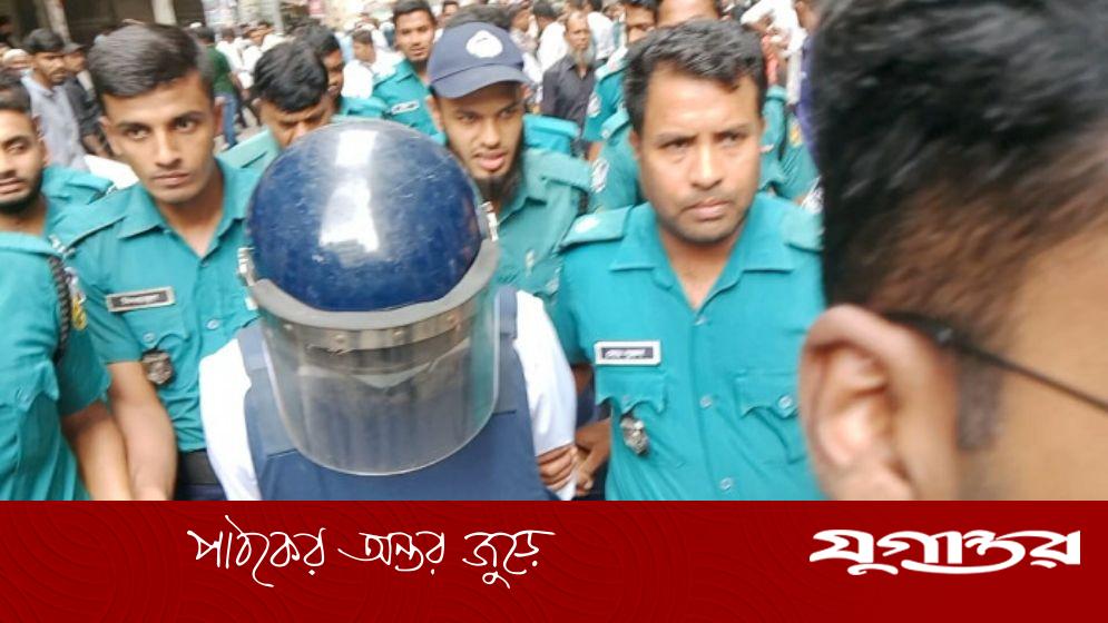 ‘সরকার উৎখাতের নীলনকশা নিয়ে দেশে এসেছিলেন এনায়েত করিম’