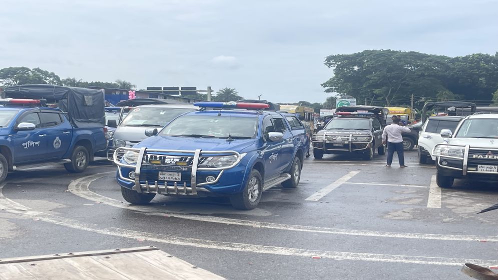 ভাঙ্গায় মহাসড়কে বিপুল আইনশৃঙ্খলা বাহিনীর সদস্য মোতায়েন