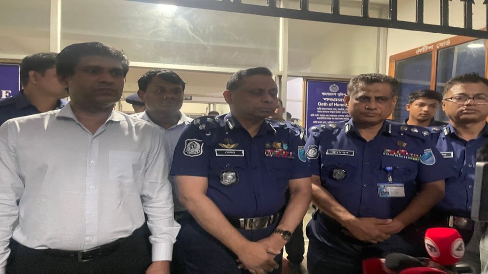 ফ্যাসিস্টদের গ্রেফতারের নির্দেশ দিয়েছি: ডিআইজি রেজাউল