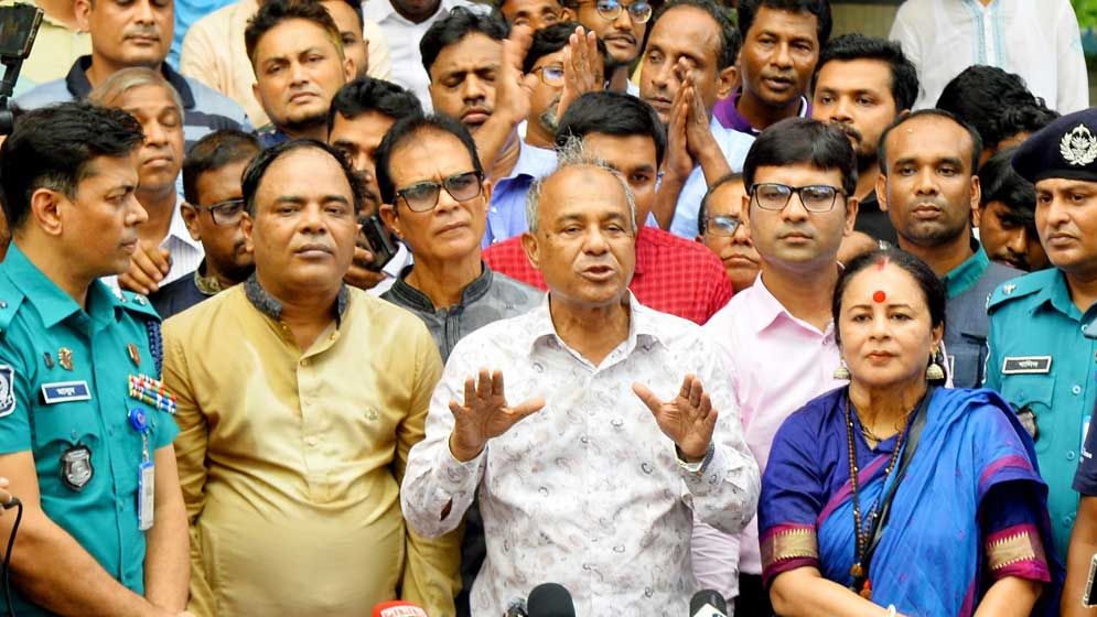 এবারের দুর্গাপূজা উৎসবমুখর পরিবেশে অনুষ্ঠিত হবে: স্বরাষ্ট্র উপদেষ্টা