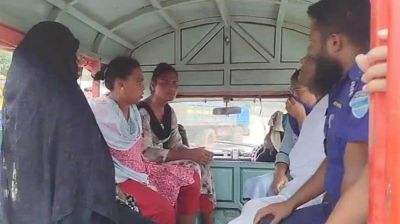 চাঁদাবাজি করার সময় ১২ হিজড়া গ্রেফতার