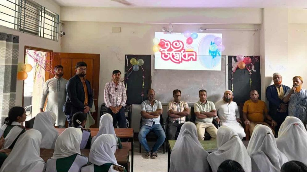 পূবাইলে শিক্ষাপ্রতিষ্ঠানে ডিজিটাল ক্লাশরুম ও সিসিটিভি চালু