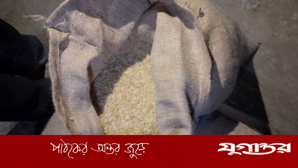 খাদ্যবান্ধব কর্মসূচিতে পচা নিম্নমানের চাল বিতরণ, গুদাম সিলগালা