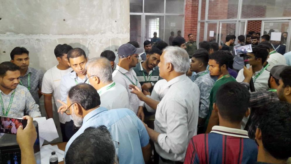 ভোটগ্রহণ বন্ধ রেখেছিলেন বিএনপিপন্থি শিক্ষক নাহরিন ইসলাম