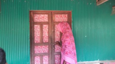 টানা তিন দিন পল্লি চিকিৎসকের বাড়িতে মাদ্রাসাছাত্রীর অনশন