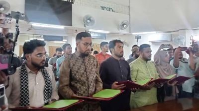 শপথ নিলেন জাকসু ও হল সংসদে নির্বাচিতরা