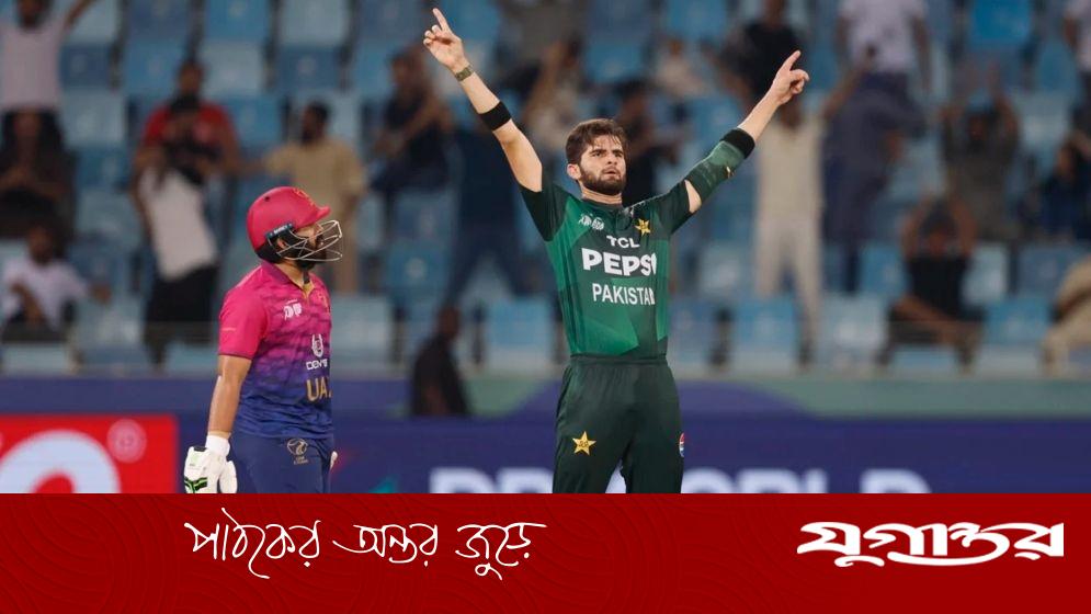 অল্প পুঁজিতেও বাজিমাত, সুপার ফোরে পাকিস্তান