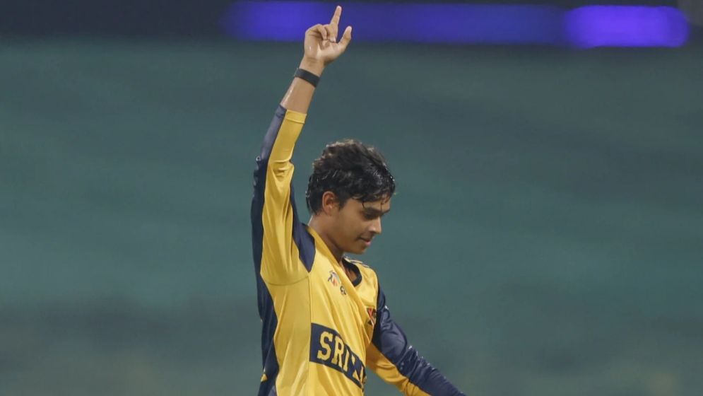 বাবাকে শেষ বারের মতো দেখেই এশিয়া কাপে ফিরছেন ভেল্লালাগে