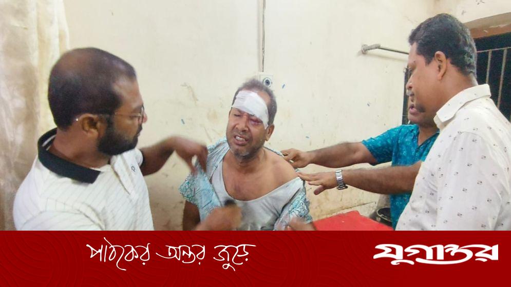 কুয়াকাটায় আইনজীবীকে পিটিয়ে ও কুপিয়ে জখম