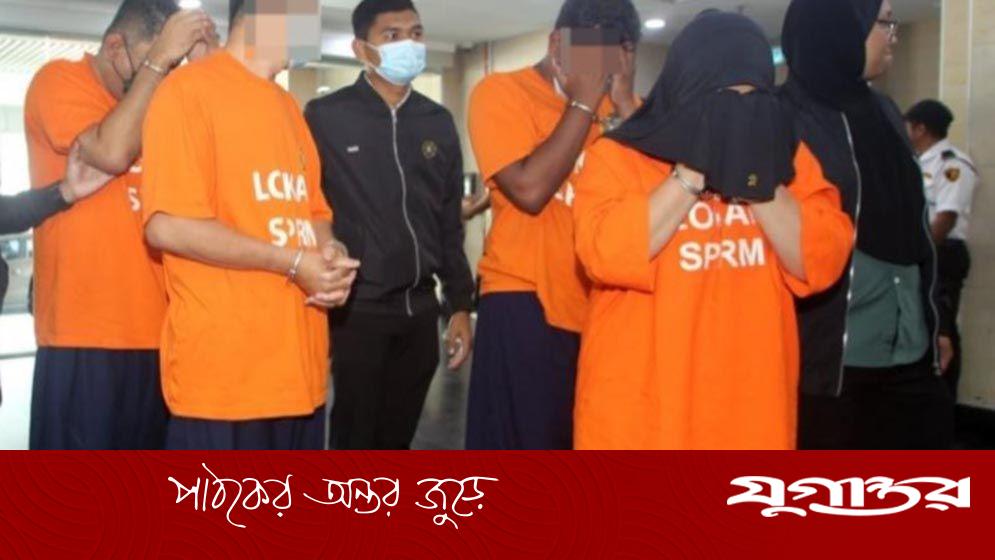 মালয়েশিয়া ইমিগ্রেশনের ২০ কর্মকর্তা বরখাস্ত