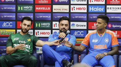 কাজের চেয়ে কথায় পটু এই তারকা