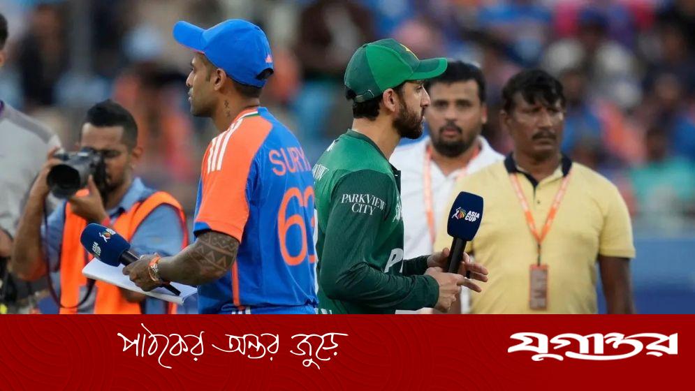 হ্যান্ডশেক বিতর্কে নিজেদের ৪২৫ কোটির ক্ষতি করতে বসেছিল পাকিস্তান!