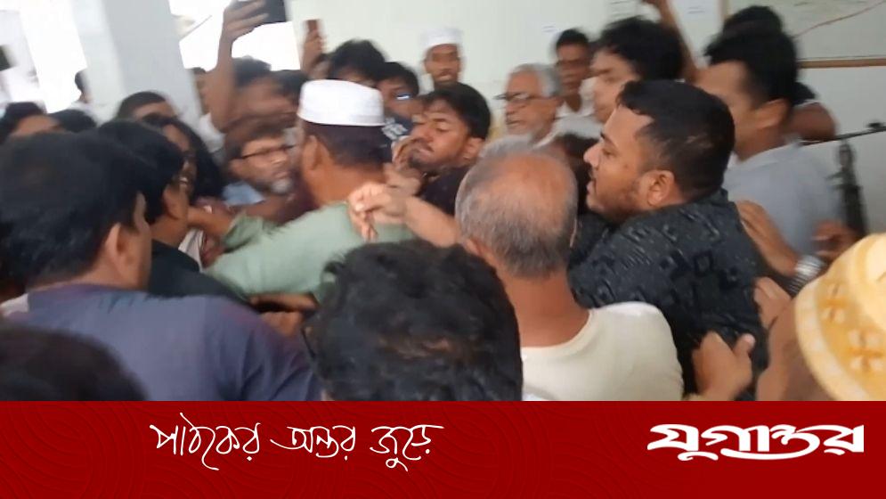 রাবিতে উপ-উপাচার্য, প্রক্টর ও শিক্ষার্থীদের ধস্তাধস্তি