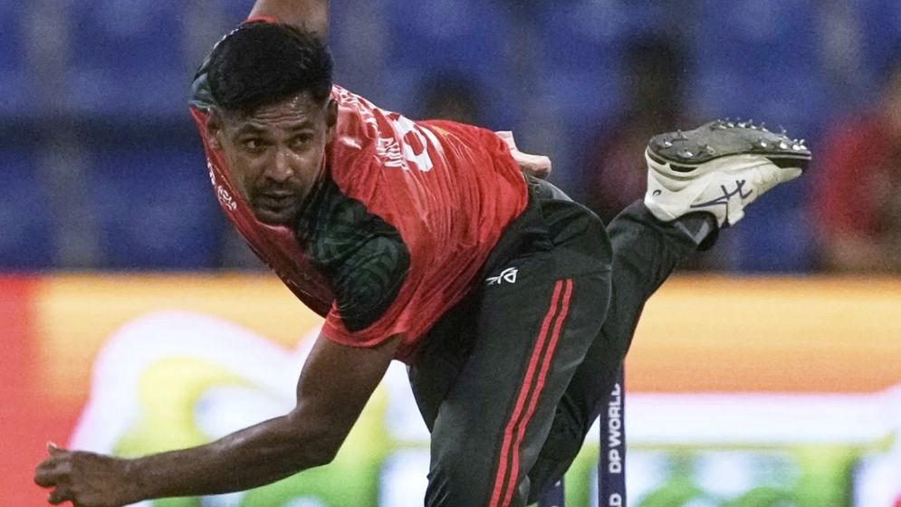 সাকিবের রেকর্ড ছুঁয়ে বিশ্বরেকর্ডের আরও কাছে মোস্তাফিজ