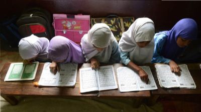 স্ত্রীকে অধ্যক্ষ বানিয়ে মাদ্রাসা চালান সরকারি কলেজ শিক্ষক