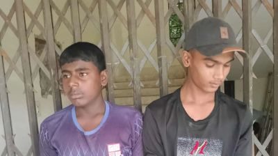 স্কুলের লোহার গেটে বেঁধে দুই শিক্ষার্থীকে নির্যাতনের অভিযোগ