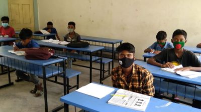 দিনে স্কুল রাতে অটোচালক