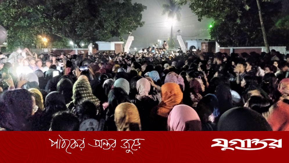 পোষ্য কোটা পুনর্বহালের সিদ্ধান্ত স্থগিত, বাতিলের দাবিতে অনড় শিক্ষার্থীরা