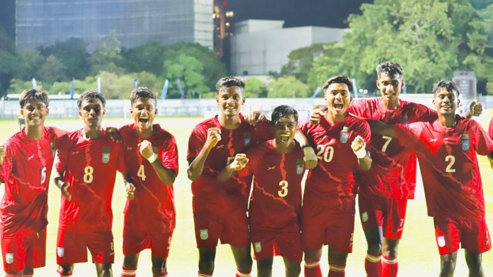 বাংলাদেশ গ্রুপ চ্যাম্পিয়ন