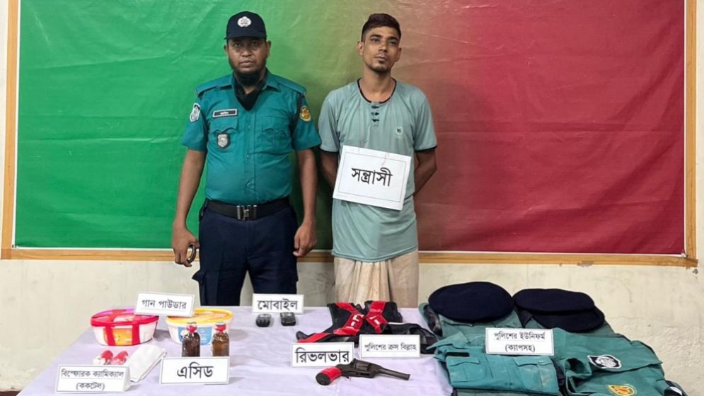 রাজধানীতে সেনা অভিযানে পিচ্চি মনিরের সহযোগী গ্রেফতার