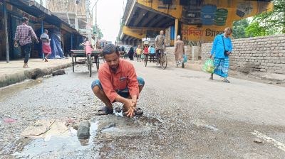 দু’বছর ধরে ওয়াসার পাইপ ফেটে অপচয় হচ্ছে কোটি কোটি লিটার পানি