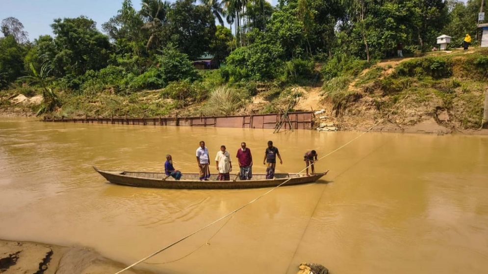 পাহাড়ি ঢলে ভেসে গেছে ব্রিজ, ভোগান্তিতে দশ গ্রামের মানুষ