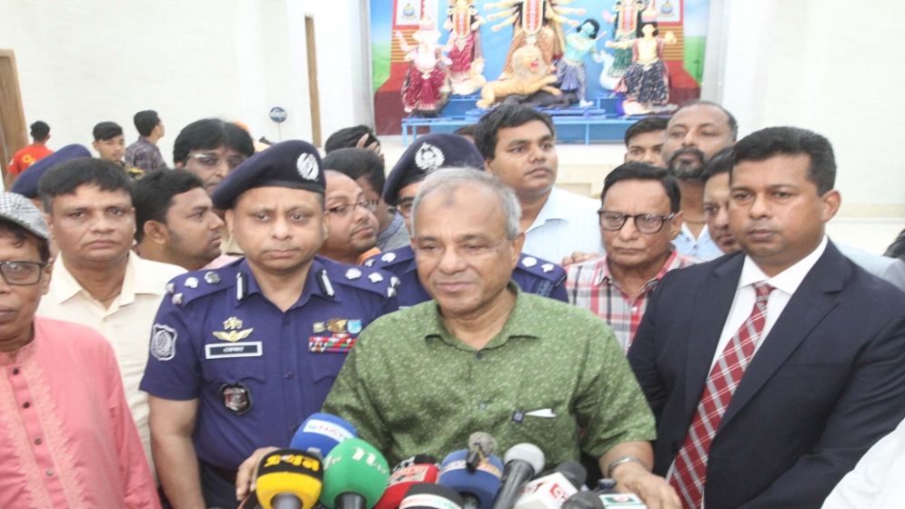 দুর্গাপূজায় কোনো নিরাপত্তার ঝুঁকি নেই: স্বরাষ্ট্র উপদেষ্টা