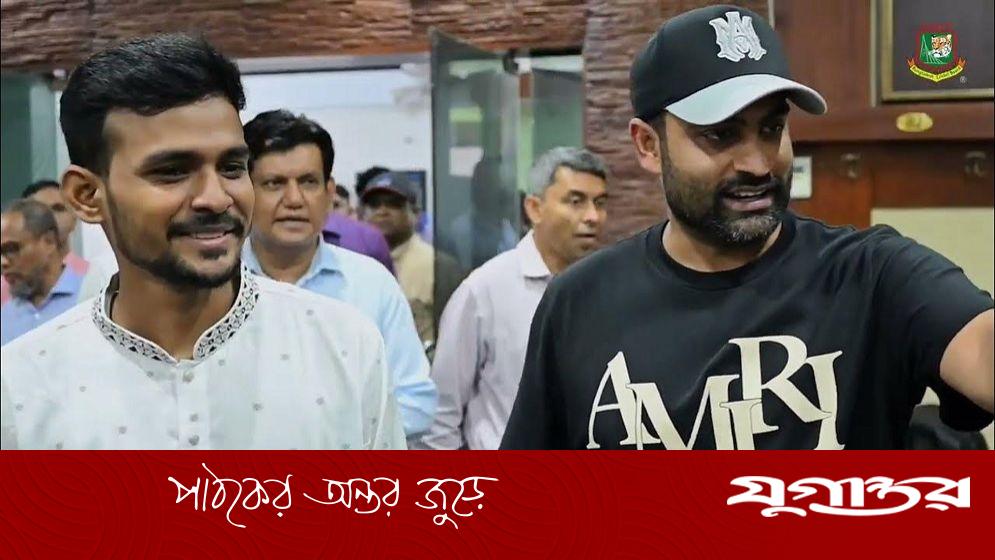 তামিমকে দুটি অপশন বাতলে দিলেন ক্রীড়া উপদেষ্টা