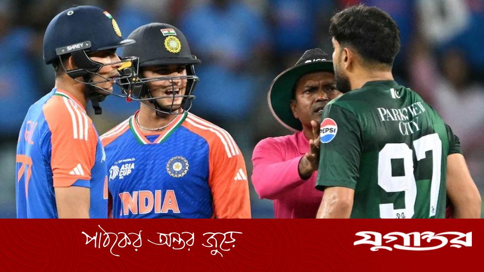 পাক-ভারত ম্যাচে অভিষেক-হারিসের ঝগড়া থামান বাংলাদেশি আম্পায়ার