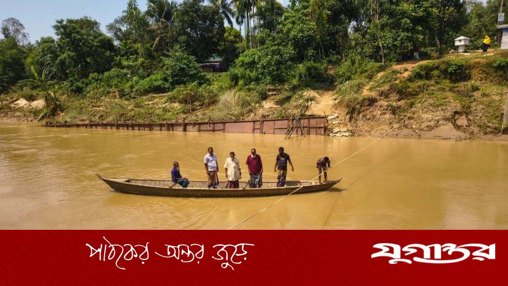 পাহাড়ি ঢলে ভেসে গেছে ব্রিজ, ভোগান্তিতে দশ গ্রামের মানুষ