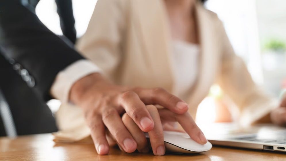 বসের ৫ কোটি টাকা খেয়ে স্ত্রীকে তালাক, বছর ঘুরতেই আরেক কাণ্ড