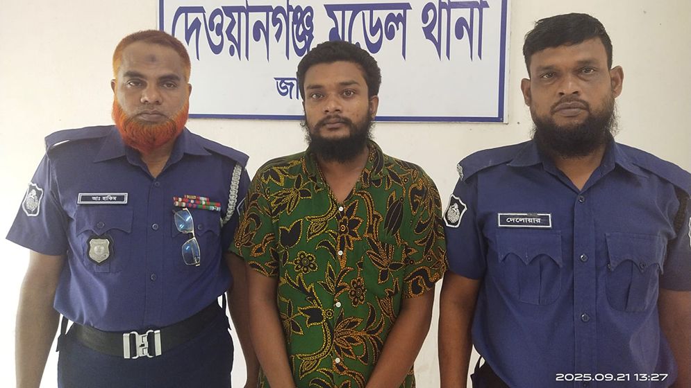 স্বামীকে বেঁধে নববধূকে সংঘবদ্ধ ধর্ষণ, ভিডিও ধারণ