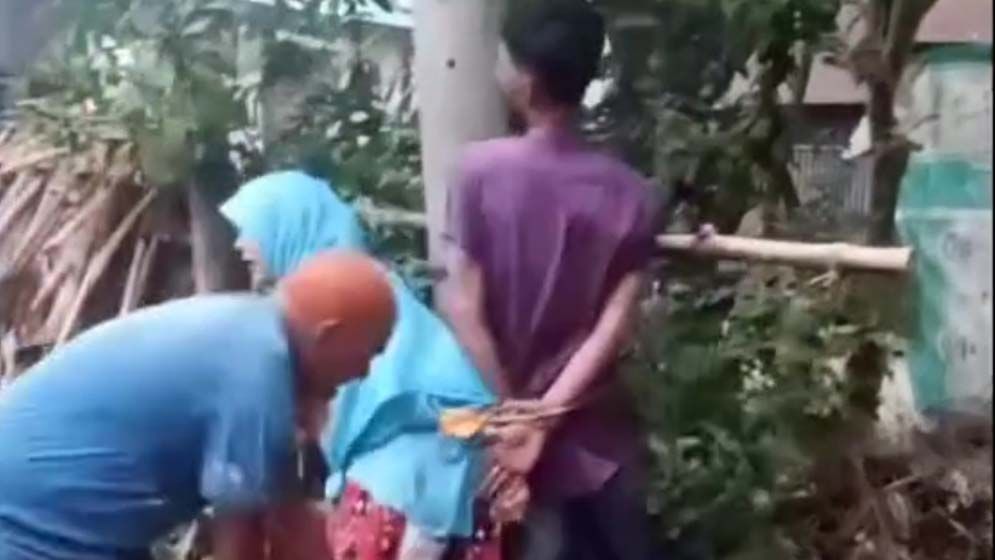 প্রবাসীর স্ত্রী ও যুবককে গাছে বেঁধে নির্যাতনের ভিডিও ভাইরাল