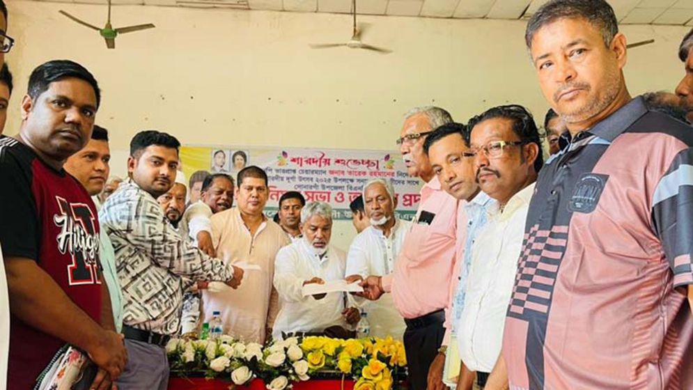 দুর্গাপূজা উপলক্ষে সোনারগাঁয়ের ৩৫ মণ্ডপে বিএনপির অনুদান