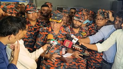 দগ্ধ ফায়ার সার্ভিস কর্মীদের উন্নত চিকিৎসার আশ্বাস মহাপরিচালকের