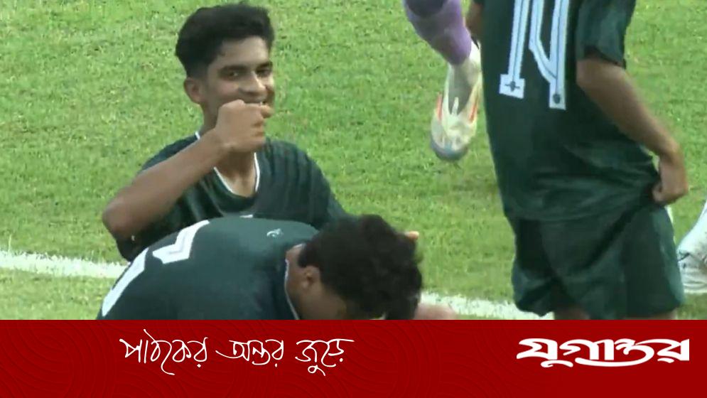 ফুটবলের পাক-ভারত ম্যাচেও বিতর্ক, গোল করে অদ্ভুত উল্লাস পাক স্ট্রাইকারের