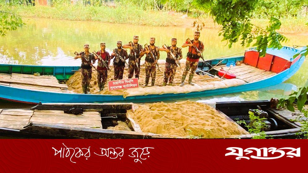 কলাগাঁও সীমান্তছড়ায় খনিজ বালিবোঝাই দুই ট্রলার জব্দ
