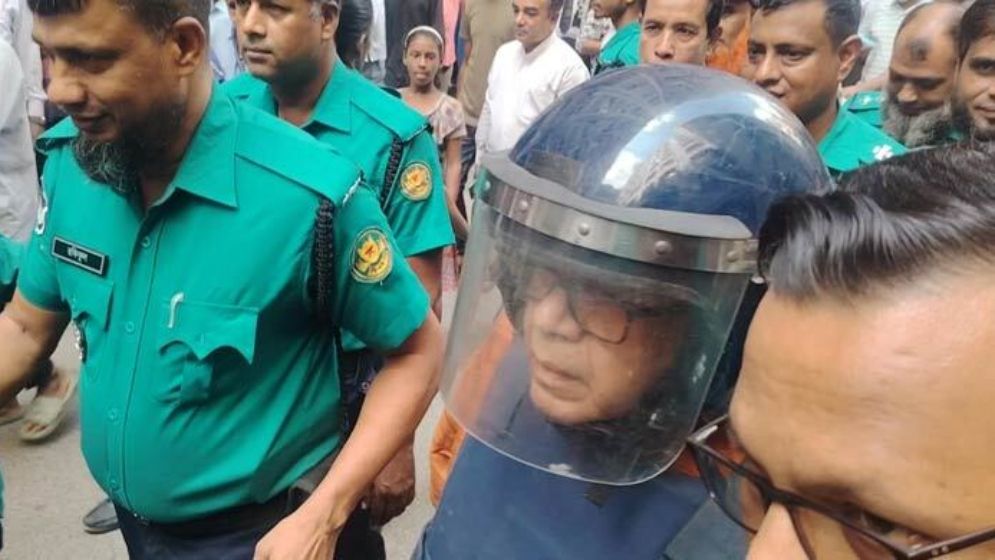 যে কারণে পুলিশের সঙ্গে বিবাদে জড়ালেন কামরুল ইসলাম