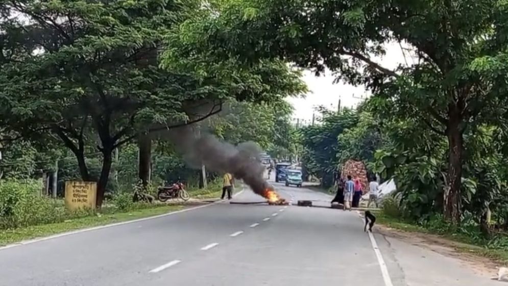 খাগড়াছড়িতে জুম্ম ছাত্র-জনতার আধাবেলা সড়ক অবরোধ