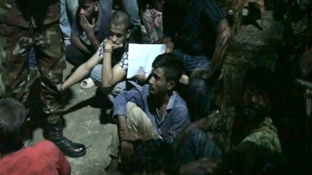 নারায়ণগঞ্জের জিমখানায় যৌথ বাহিনীর অভিযানে আটক ২৪